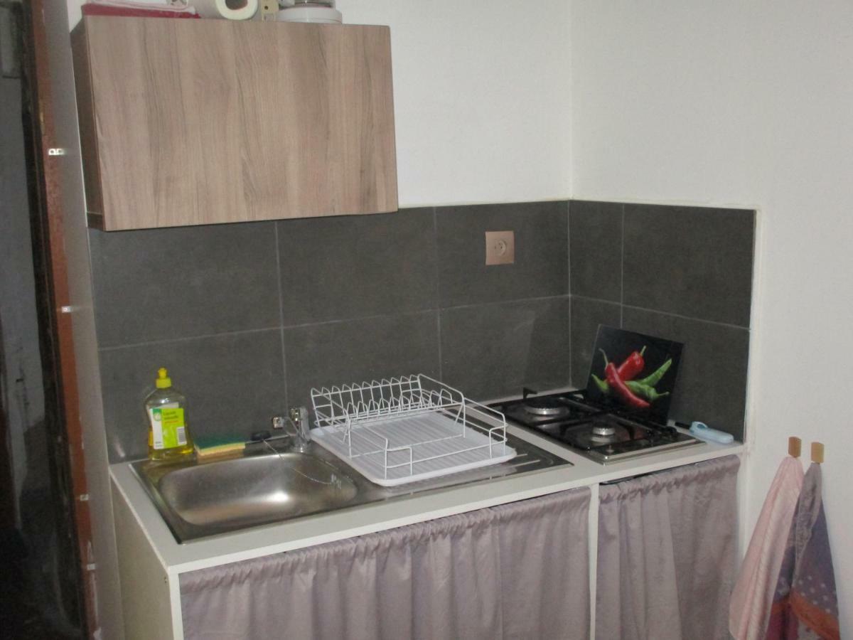 Petit Studio Apartamento Lodève Exterior foto